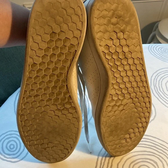 Adidas white “leather” sneackers sz11 a bit used but still in great shape GZ5299 - Picture 7 of 13